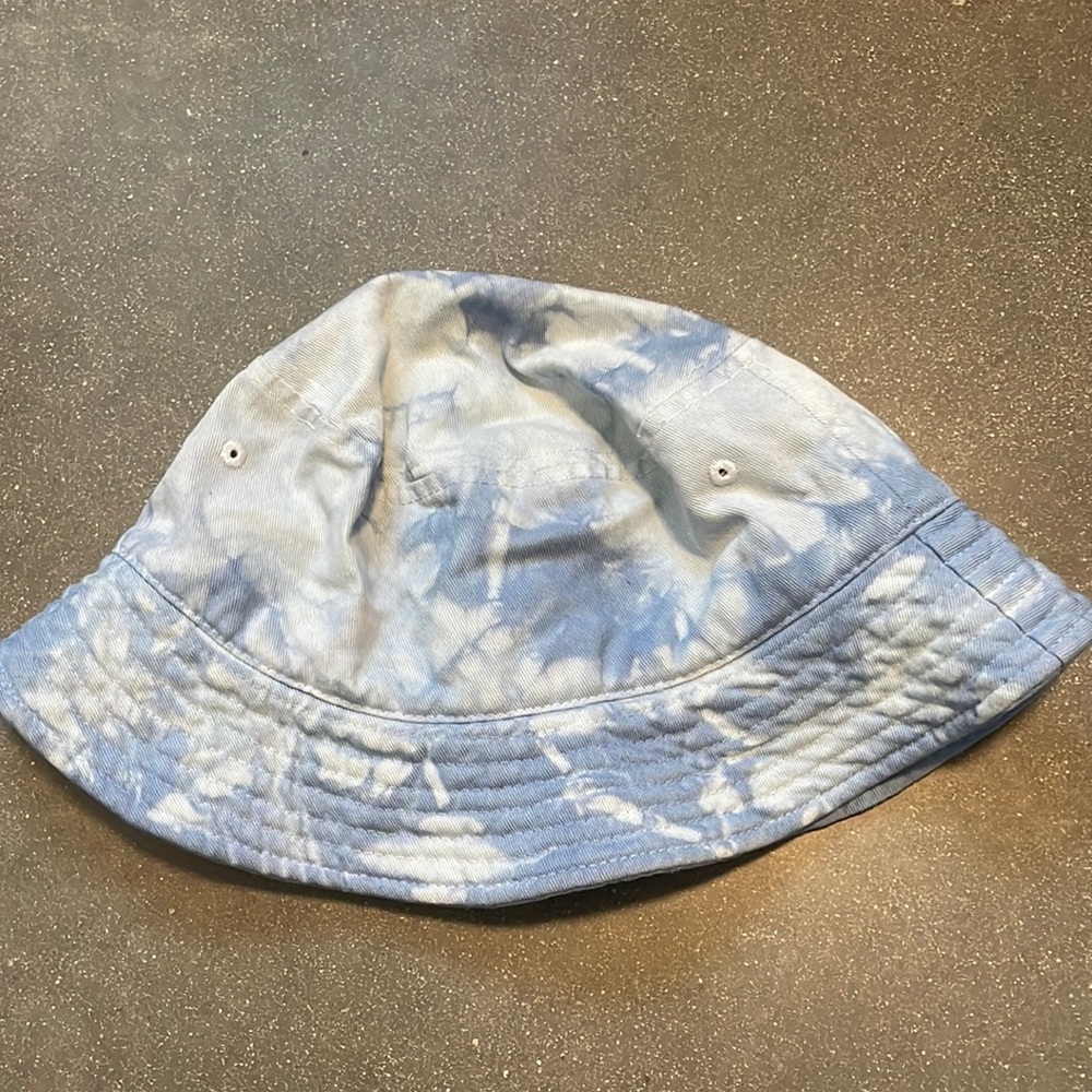 Blue tie dye, urban outfitters, bucket hat